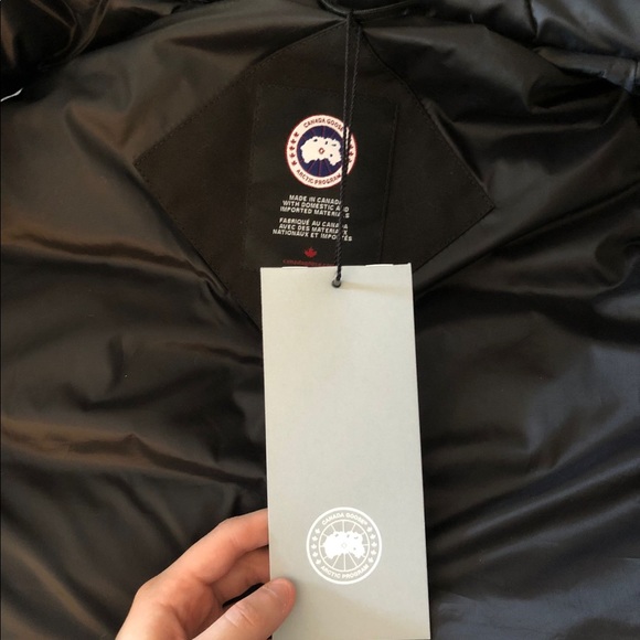 (SOLD) CANADA GOOSE JACKET WOMEN BNWT - Picture 14 of 15